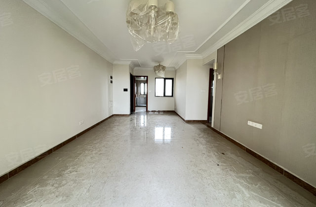 恒大金碧天下4室2厅138㎡35万二手房图片