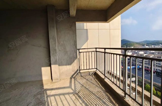 东山中央首府4室2厅107.1㎡82万二手房图片