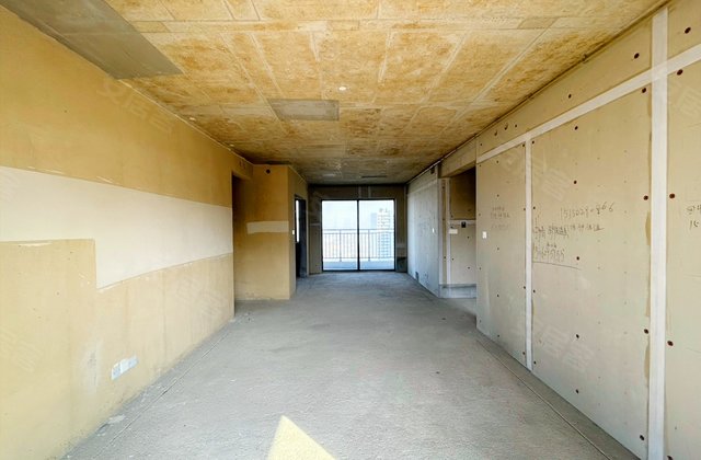 保利和光尘樾4室2厅142.01㎡125万二手房图片