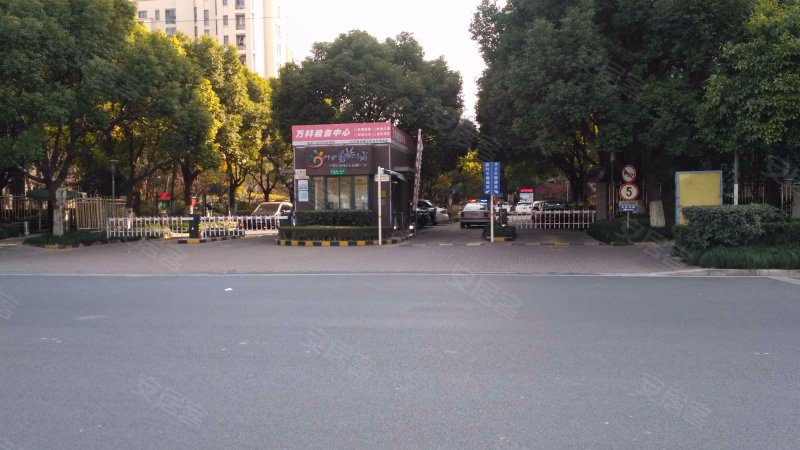 万科四季花城(111弄公寓住宅) 