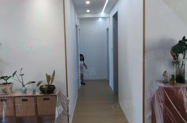 晶都国际3室2厅118㎡74万二手房图片