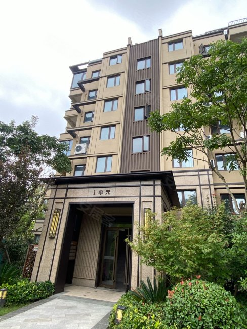 世茂国风3室2厅2卫