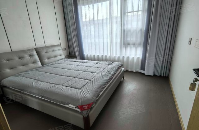 仁恒海明院别墅上叠大露台 3 室两厅两卫精装拎包入住有电梯