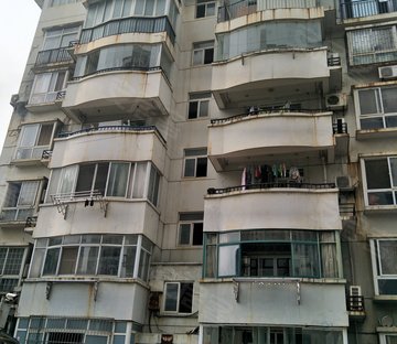 光谷步行街 华乐山庄 三室两厅出售 中间楼层