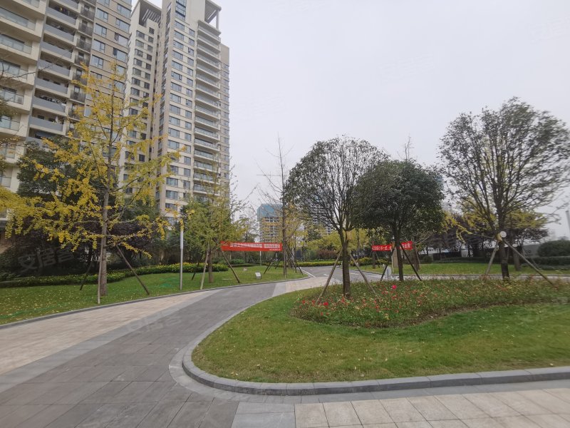 三利麓山城蔚然集