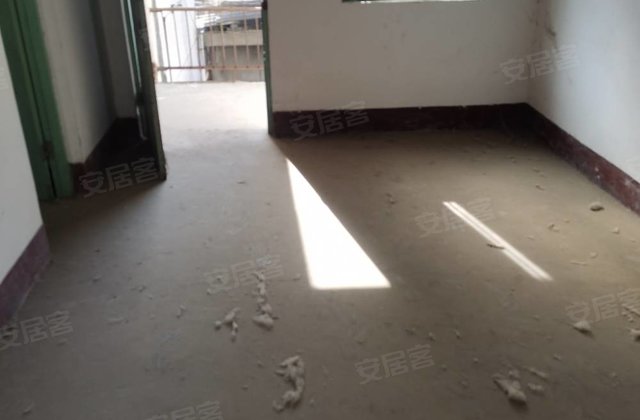 烟厂生活区4室1厅135.11㎡36万二手房图片