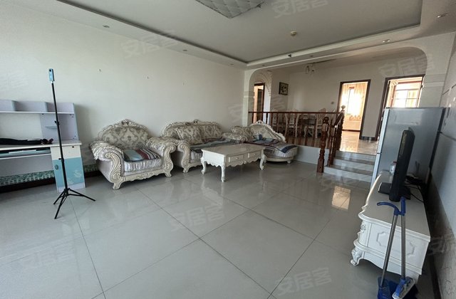 至尊门第3室2厅136㎡58万二手房图片