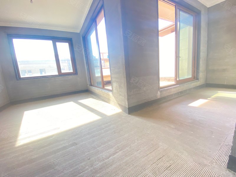 元垄城玖园别墅!使用面积大!随时看房!