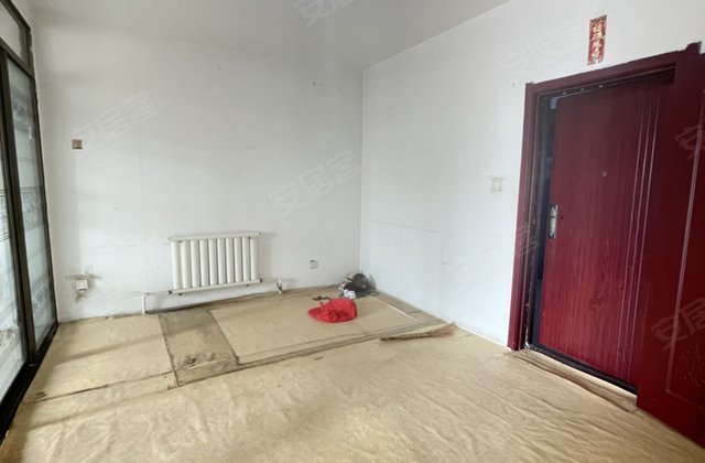 日新小区1室1厅61㎡9.5万二手房图片