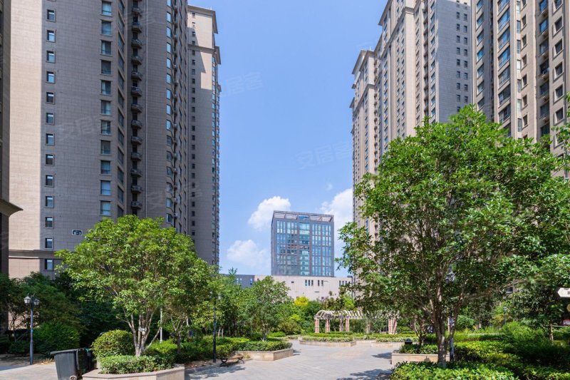 带车位出售长申广场旁凌宇犀地精装婚房带入户花园