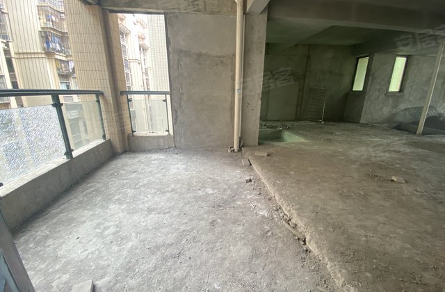 香槟公馆3室2厅133.75㎡82.8万二手房图片