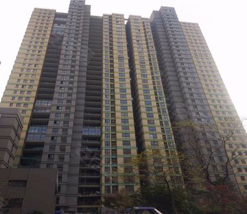 次顶楼诚心出售 顺天花苑精装两房 视野开阔全天采光