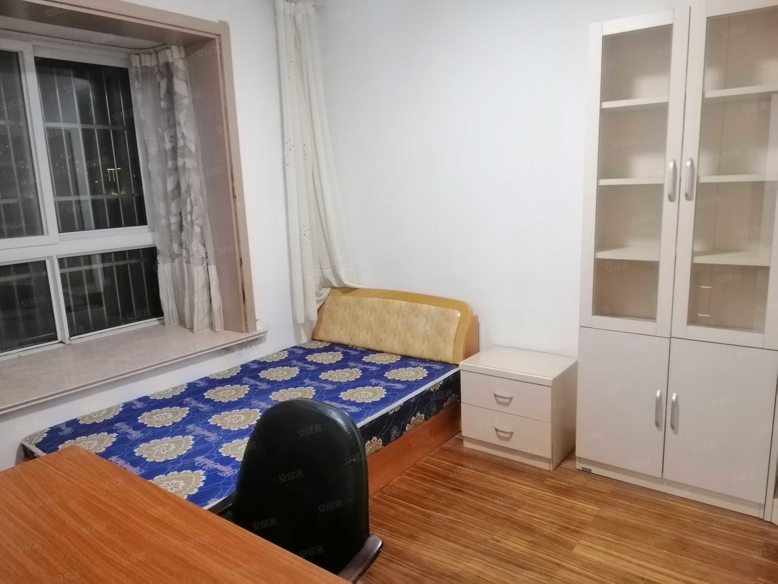 北明霞小区3室2厅1卫220㎡南100万