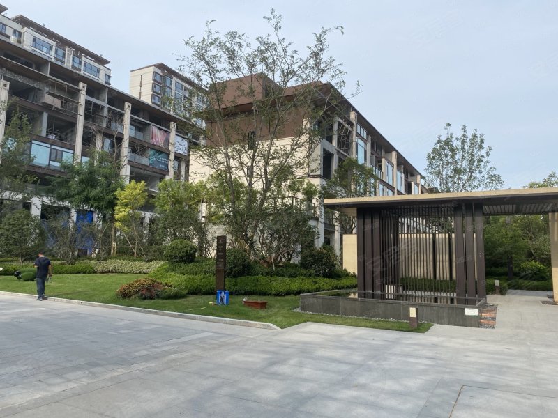 青特金地汇豪观邸