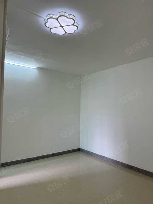 君御花园3室2厅2卫