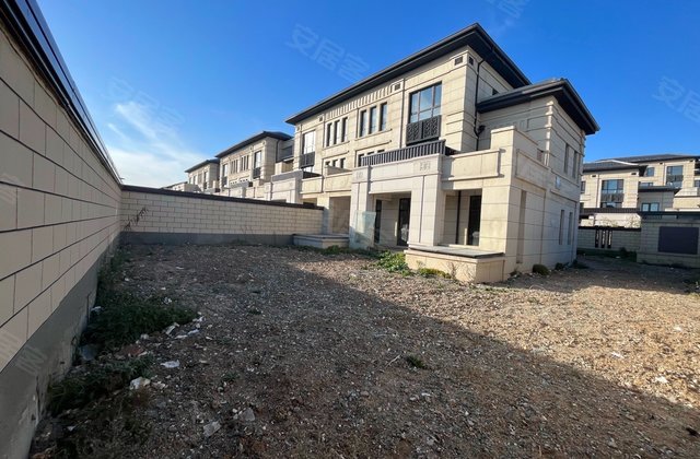 澳海富春山居(别墅)4室2厅190㎡169万二手房图片