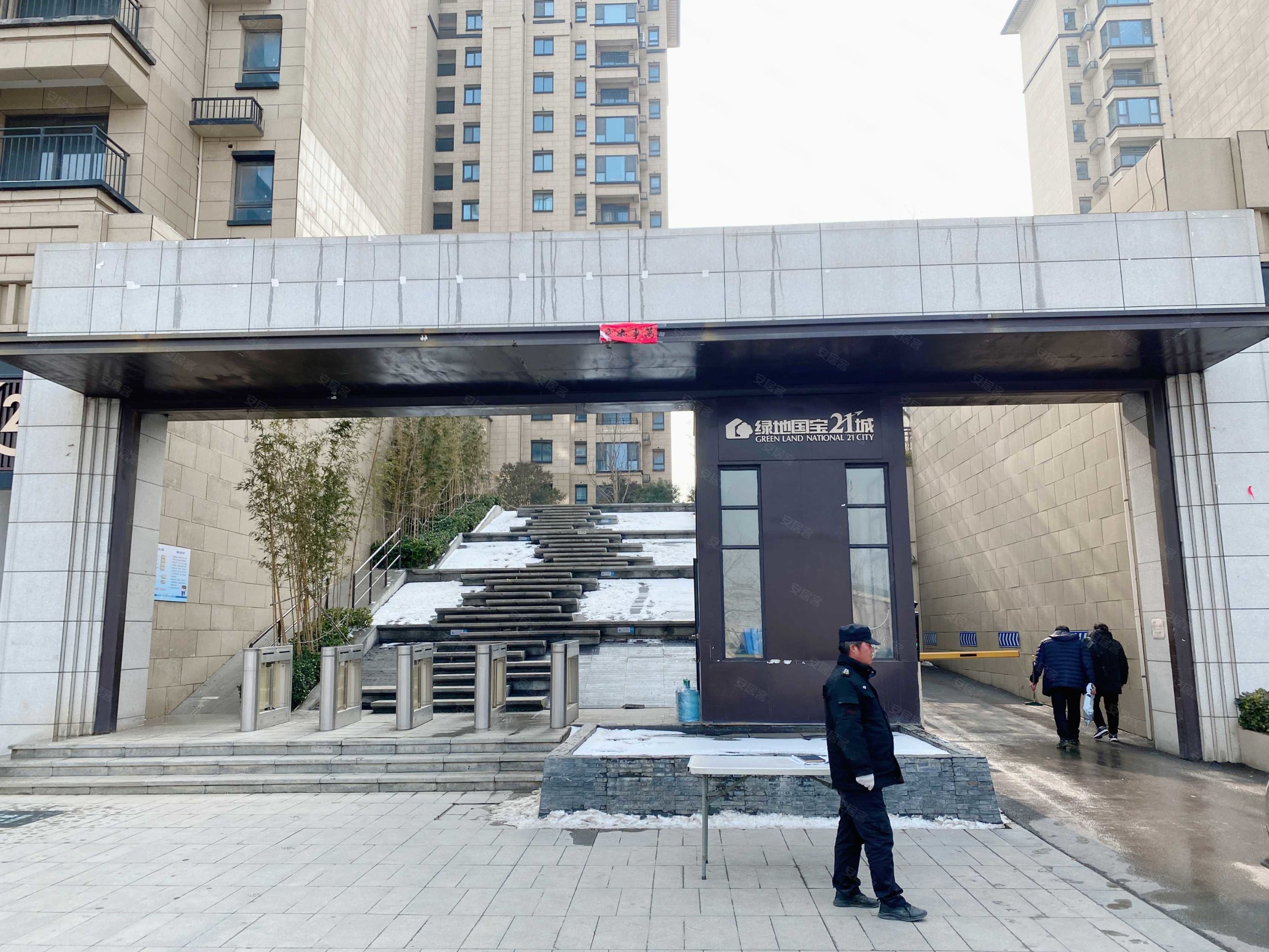 绿地国宝21城2期3室2厅2卫137.91㎡南北128万