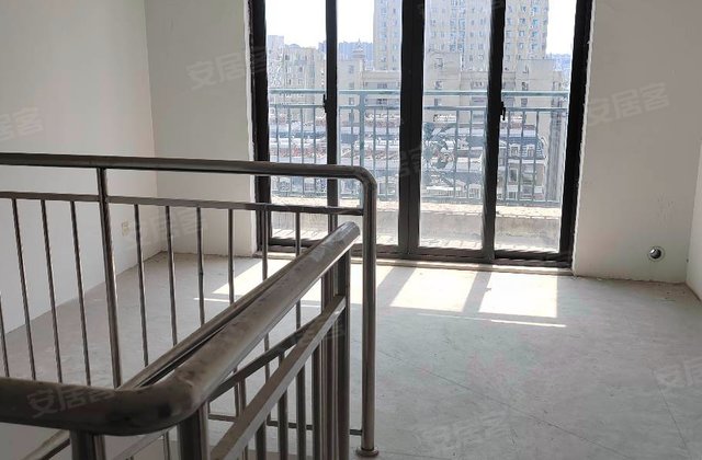 西欧龙城7室4厅202㎡138万二手房图片