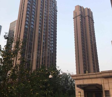 新汇华庭 园林式社区   位置 2015年房龄 万全有座位