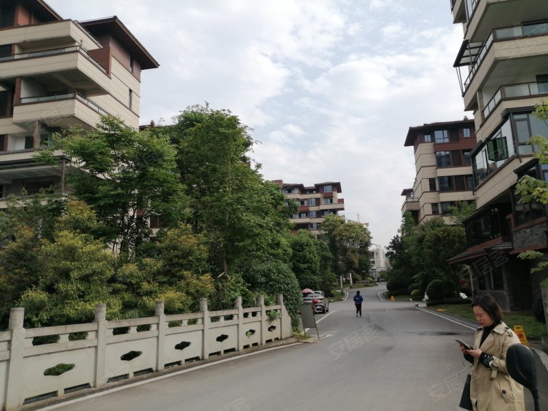 仁山公园紫荆苑