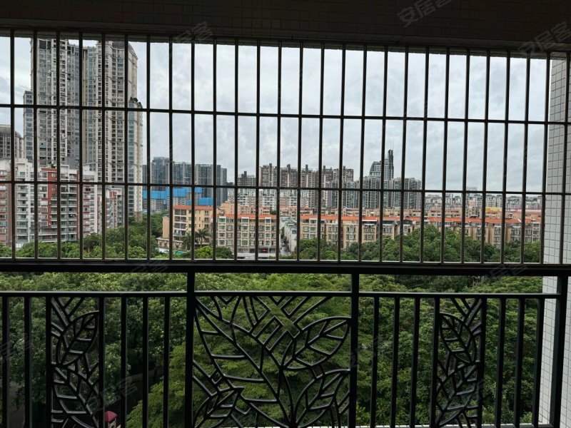 君御花园3室2厅2卫