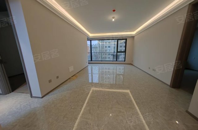 天宸一品4室2厅145㎡125万二手房图片