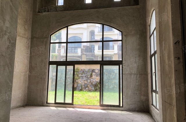 乐湾国际山湖御景别墅