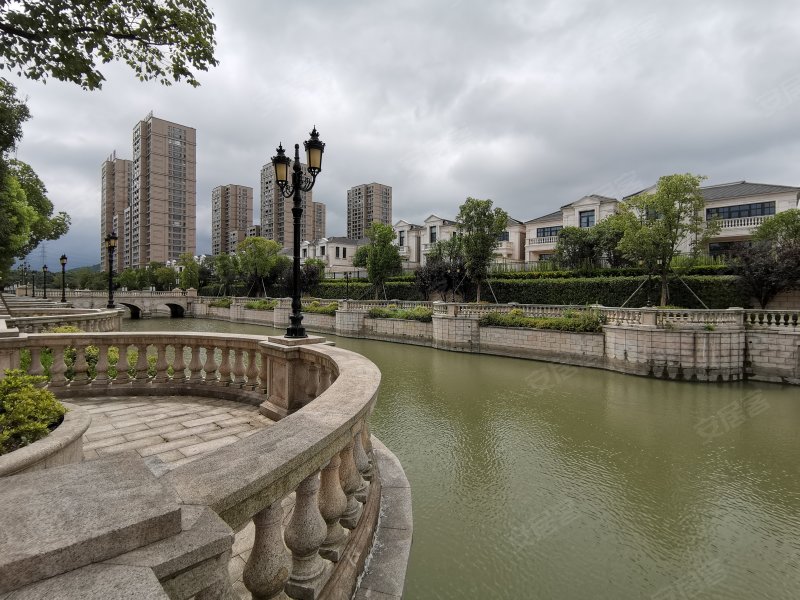 东晖龙悦湾(公寓住宅)