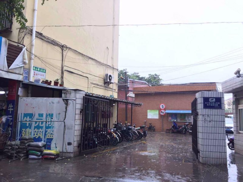 银山路185弄小区 