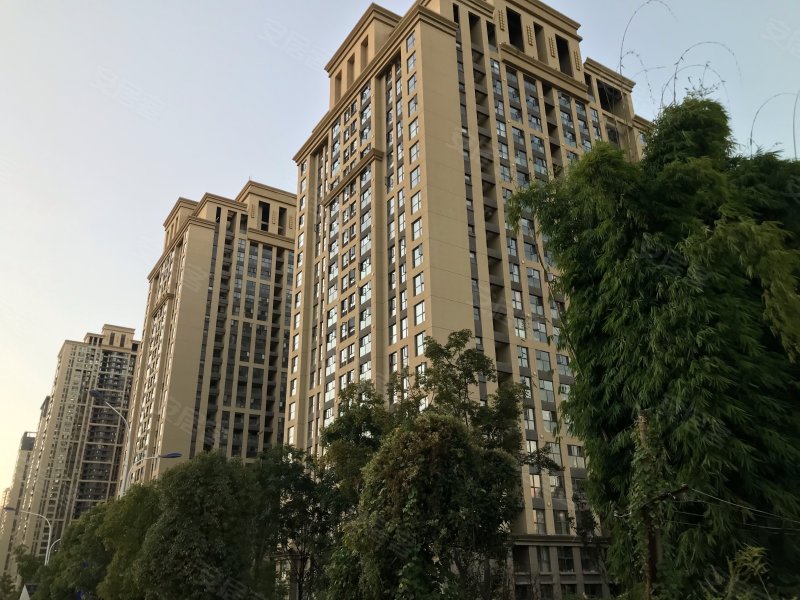 俊发城逸璟峰