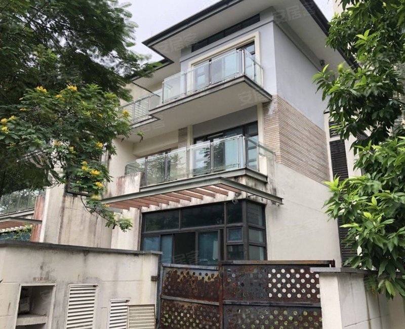 天湖峰境双拼别墅,有前后园,带地下室,业主300万急售.