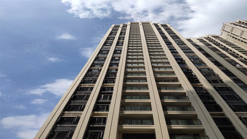 新鸿基泷景(八期)