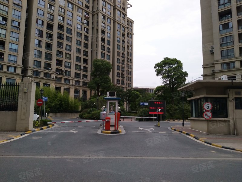 绿地昌吉名邸新里米兰公寓 