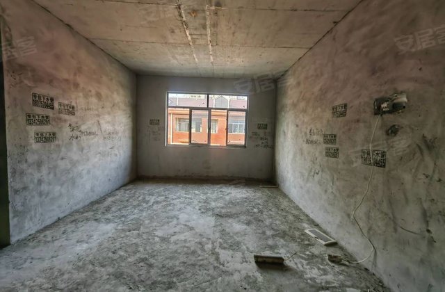 兴湘市场3室2厅133㎡30.8万二手房图片