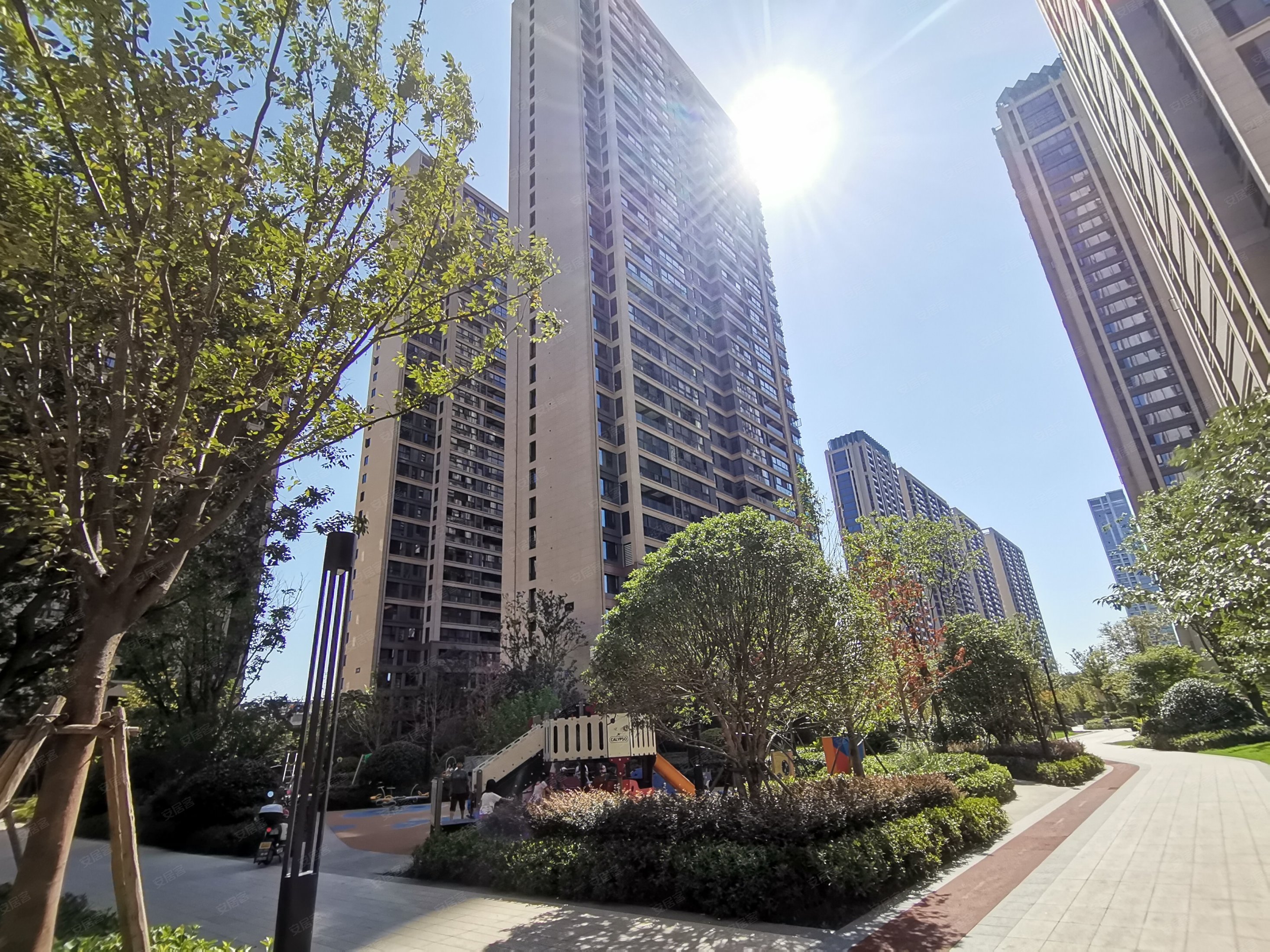 元垄城宁园126方南北通透4室2厅2卫315万满两年