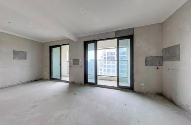 世茂璀璨荣里4室2厅133.3㎡178万二手房图片