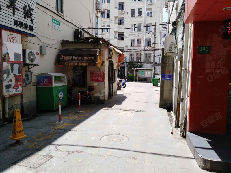 鹤坡路35弄小区 