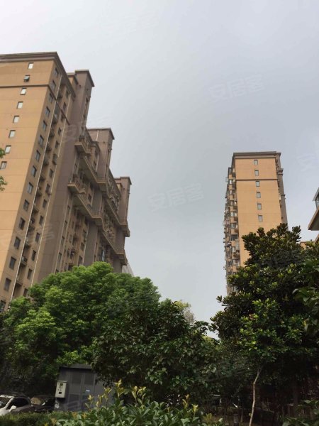 大华锦绣华城四街区 