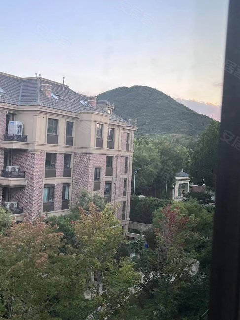 位于保利西山林语二期的房源 中间楼层 小三房 可拎包入住!