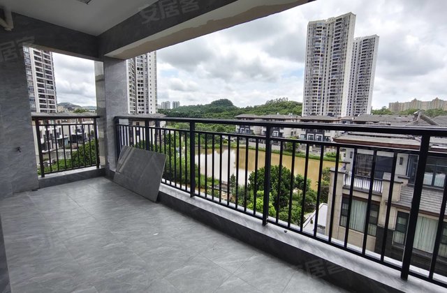 恒隆共青湖山庄4室2厅140㎡94.8万二手房图片