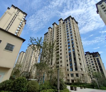荣盛书香府邸公园里
