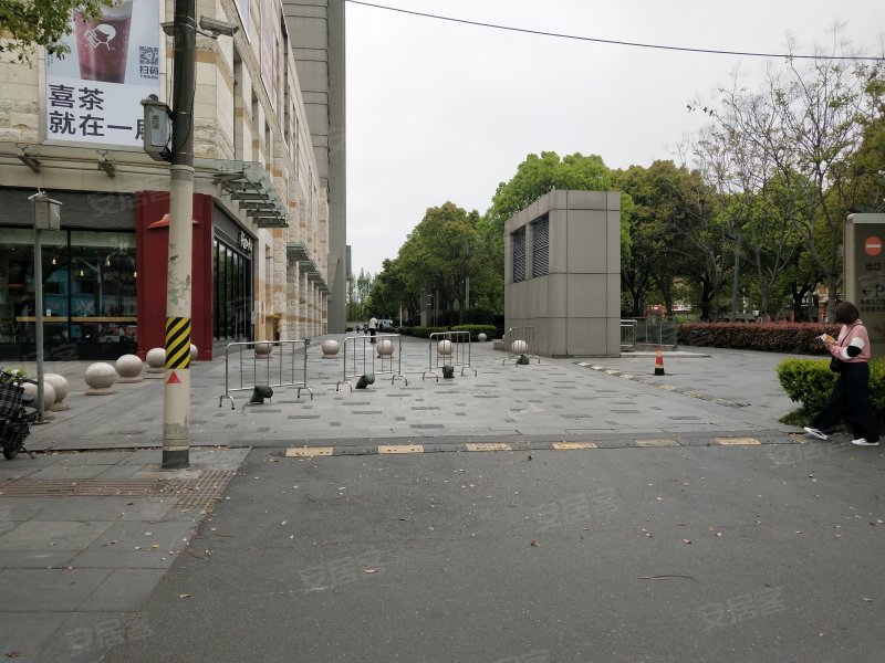 龙盛国际商业广场 