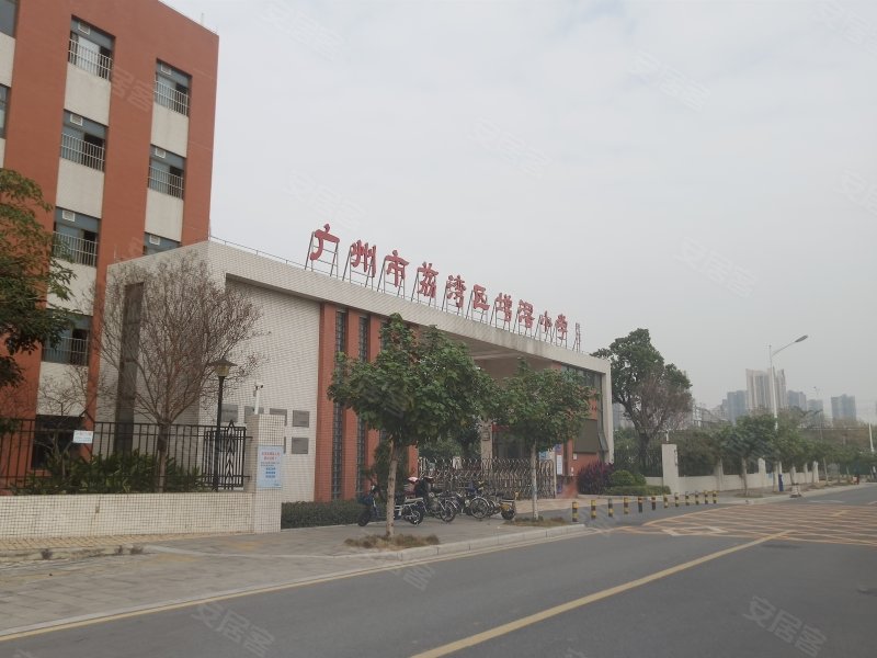 保利塞纳维拉,龙溪中路与江北路交汇处|香榕街-广州保利塞纳维拉二手