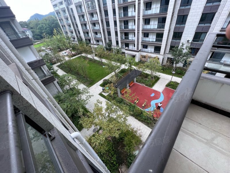 诸暨璜山 朗臻江南府别墅 149万280平 送车位储藏室!