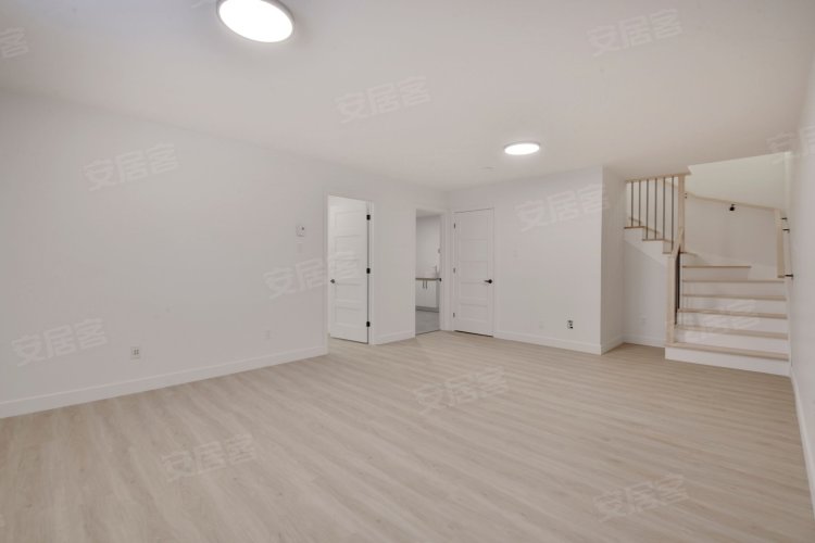 加拿大约¥420万CanadaLac-Beauport45 Mtée du G二手房公寓图片