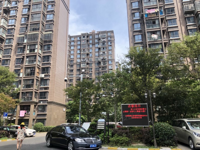 繁荣华庭,繁荣路266弄