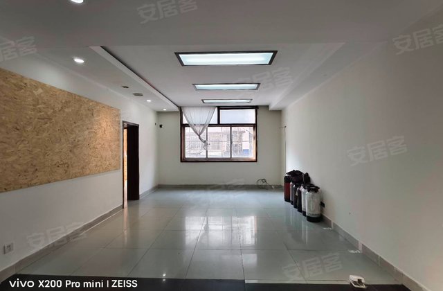 五金建材市场4室2厅131㎡41.8万二手房图片