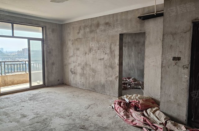 赛纳丽舍4室2厅140.22㎡72万二手房图片