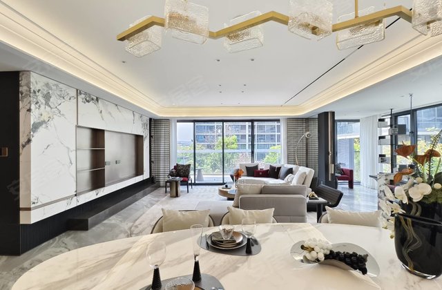 彝人古镇4室2厅207㎡68万二手房图片