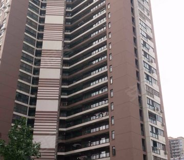 南郡帝苑 房交通便捷 南北通透 中间好楼层 精装可拎包入住